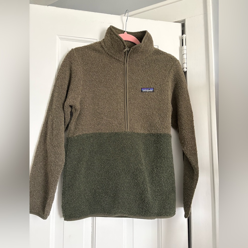 Patagonia Sherpa pullover in Green.